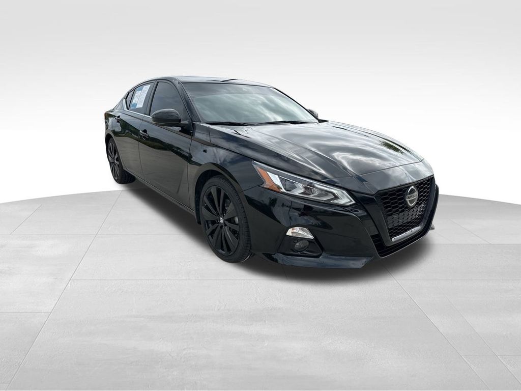 2022 Super Black Clearcoat Nissan Altima 2.5 SR FWD Sedan