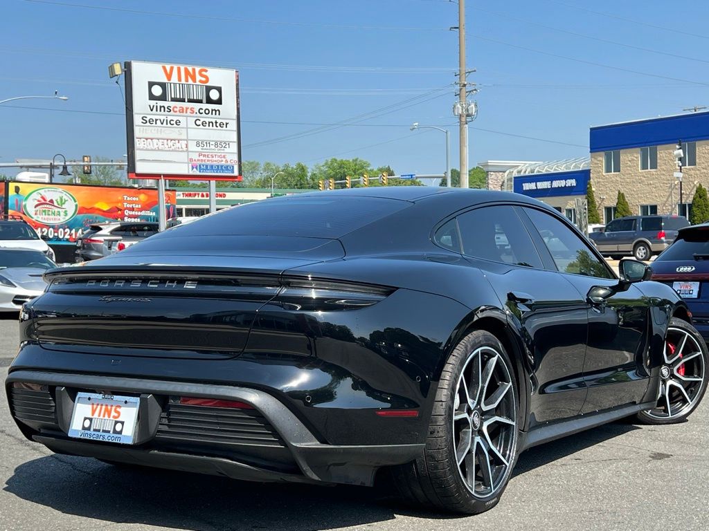 2022 Porsche Taycan 4S photo