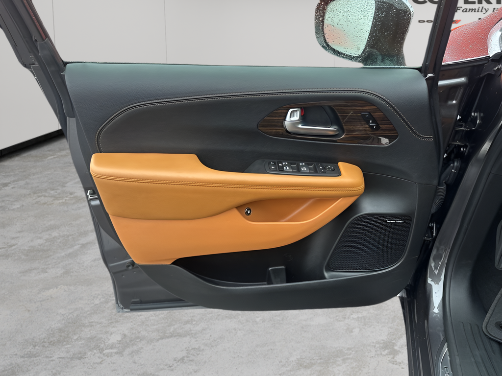 Used Car 2023 Chrysler Pacifica Hybrid  Pinnacle For Sale Under $40,000 In Austin, Texas