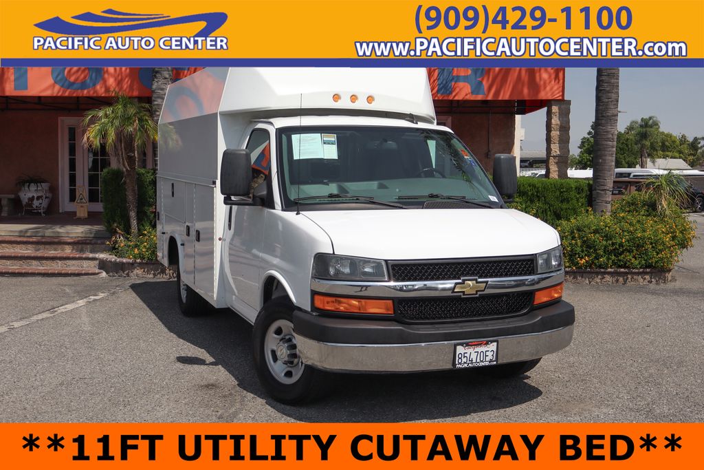 Summit White 2021 Chevrolet Express Chassis 3500 139 Cutaway RWD Van Rear-Wheel Drive 6-Speed Automatic Overdrive