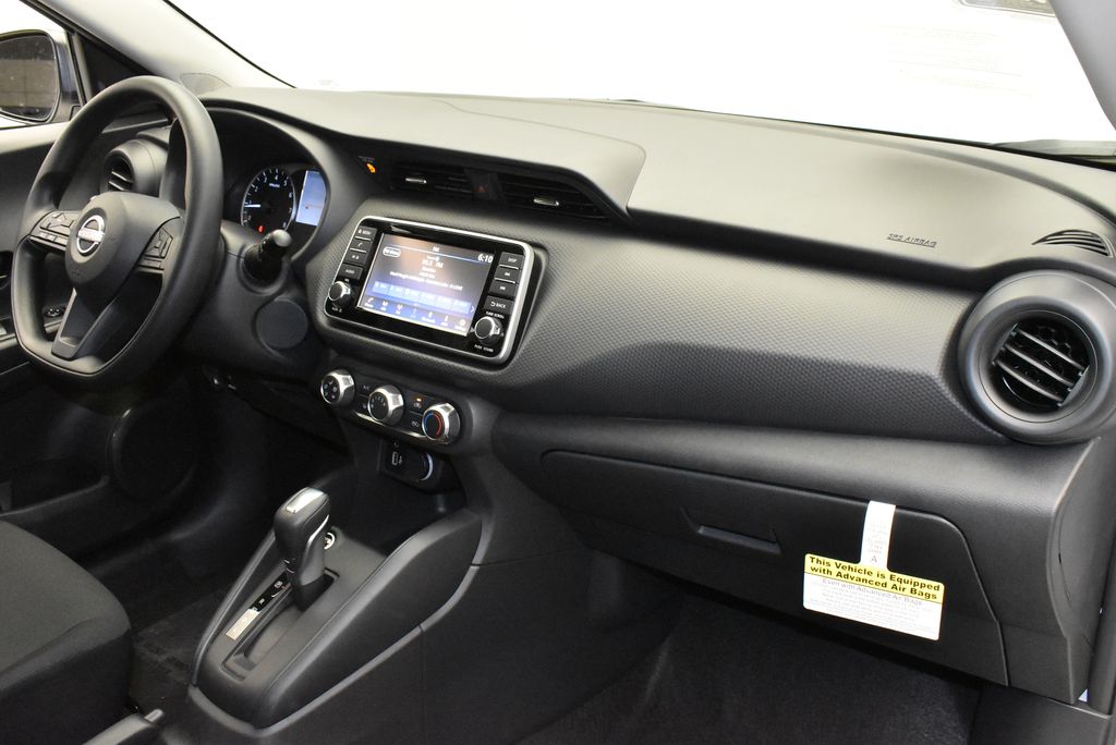 Thumbnail: 2025 Nissan Kicks - 25