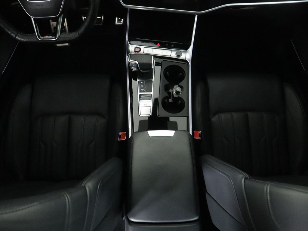 Thumbnail: 2022 Audi RS 6 - 17