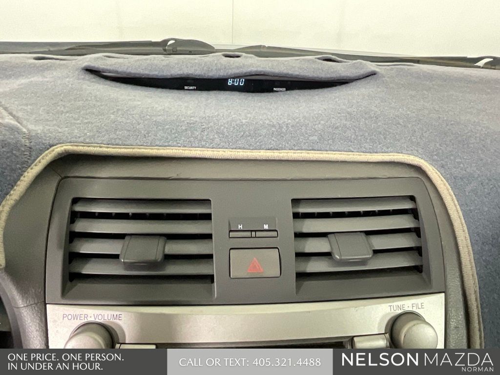 Used 2008 Silver Toyota LE image 32