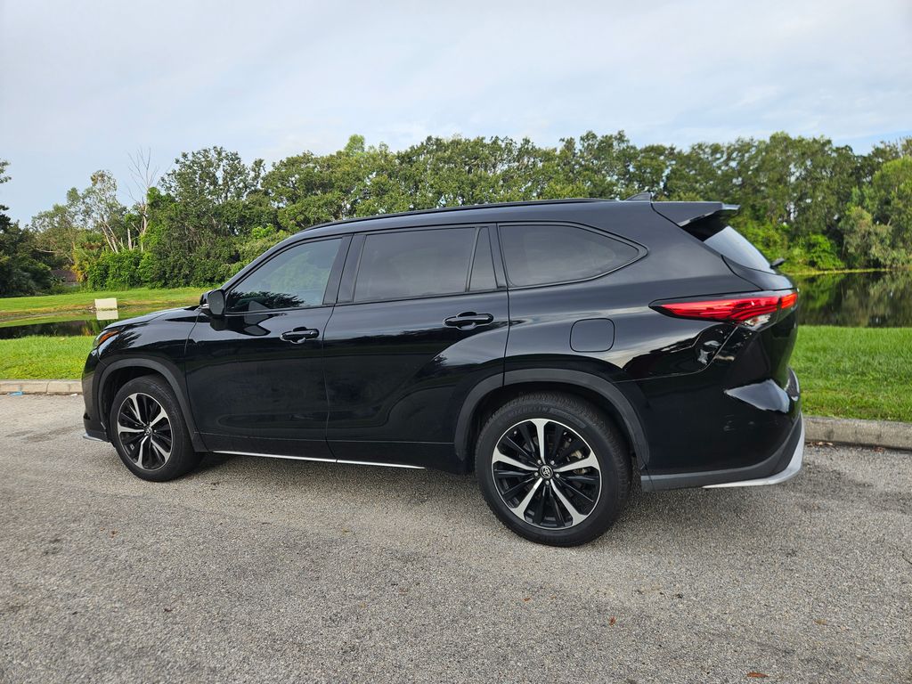 Thumbnail: 2022 Toyota Highlander - 3