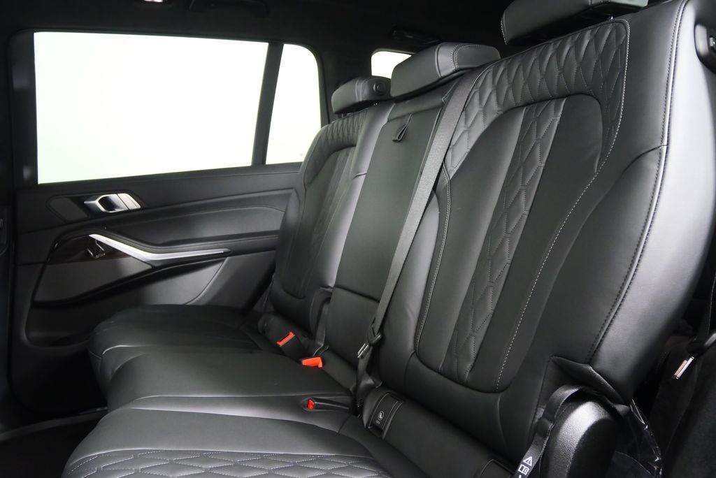 Thumbnail: 2026 BMW X7 - 16