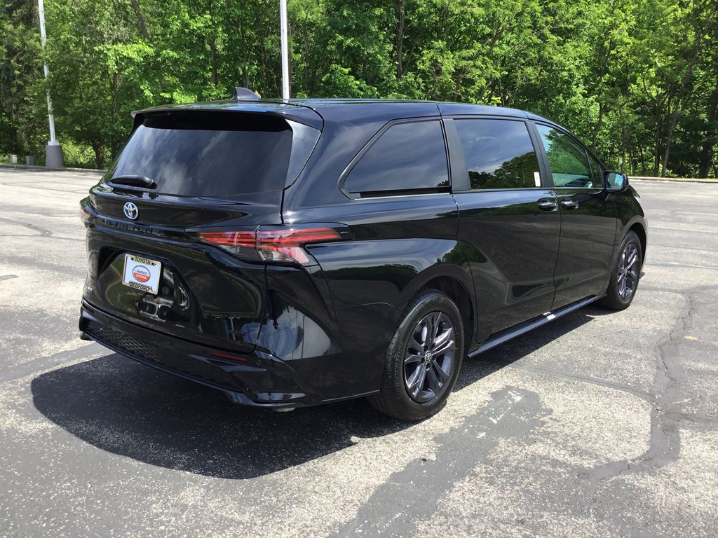 Thumbnail: 2025 Toyota Sienna - 5