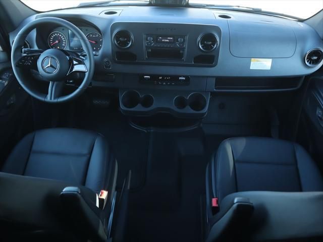 Thumbnail: 2025 Mercedes-Benz Sprinter - 14