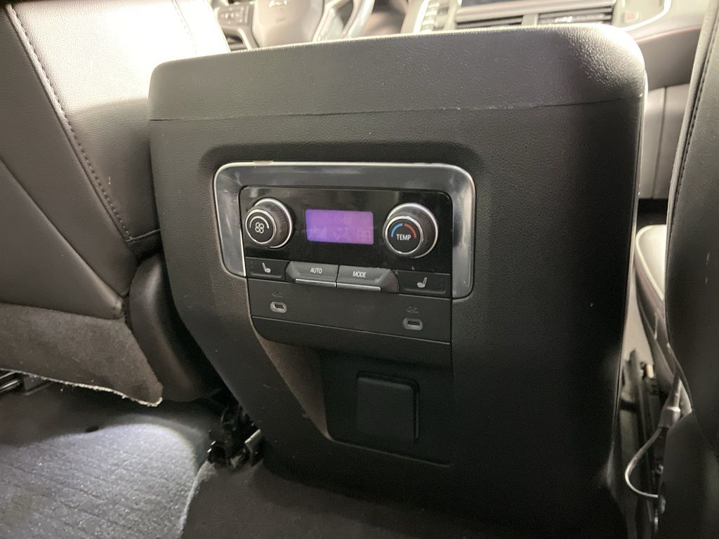 Thumbnail: 2022 Chevrolet Suburban - 9