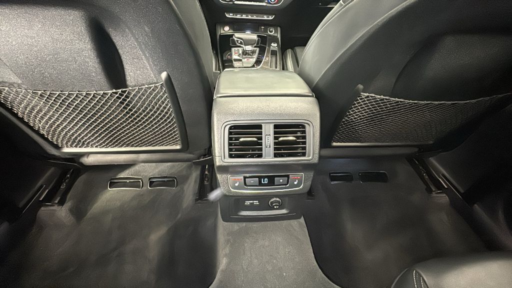 2022 Audi SQ5 Prestige 28