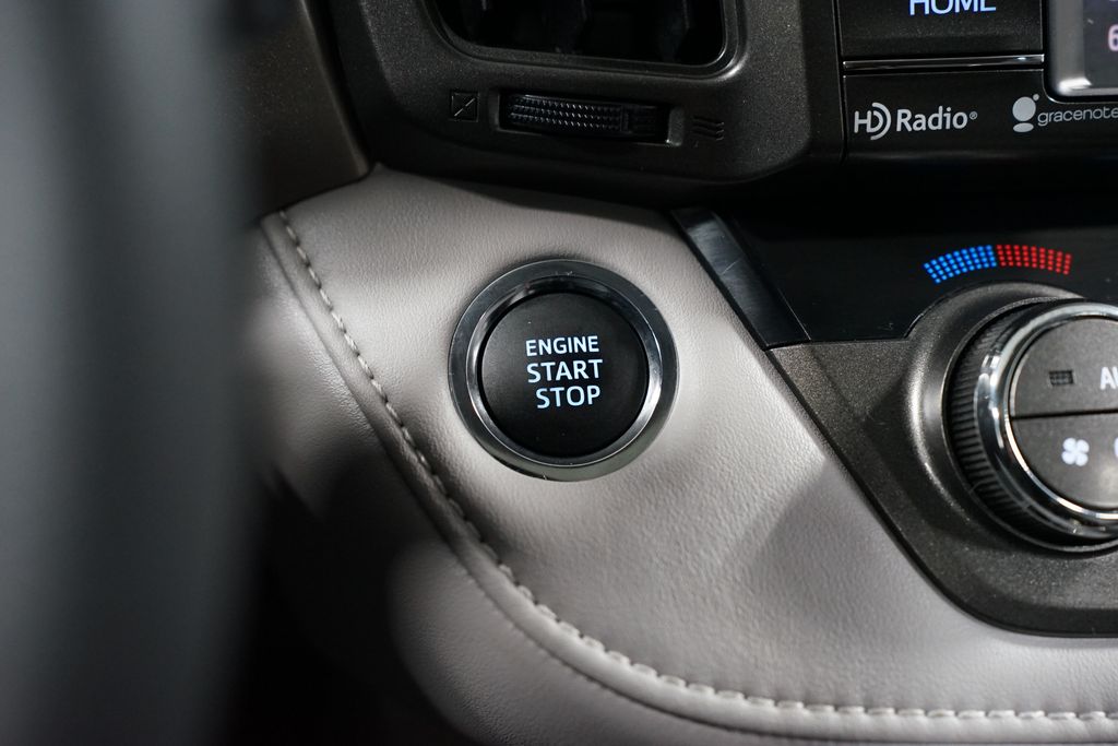 Thumbnail: 2014 Toyota RAV4 - 21