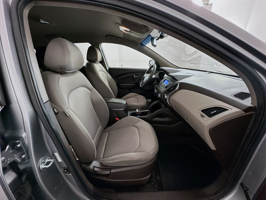 Thumbnail: 2015 Hyundai Tucson - 25