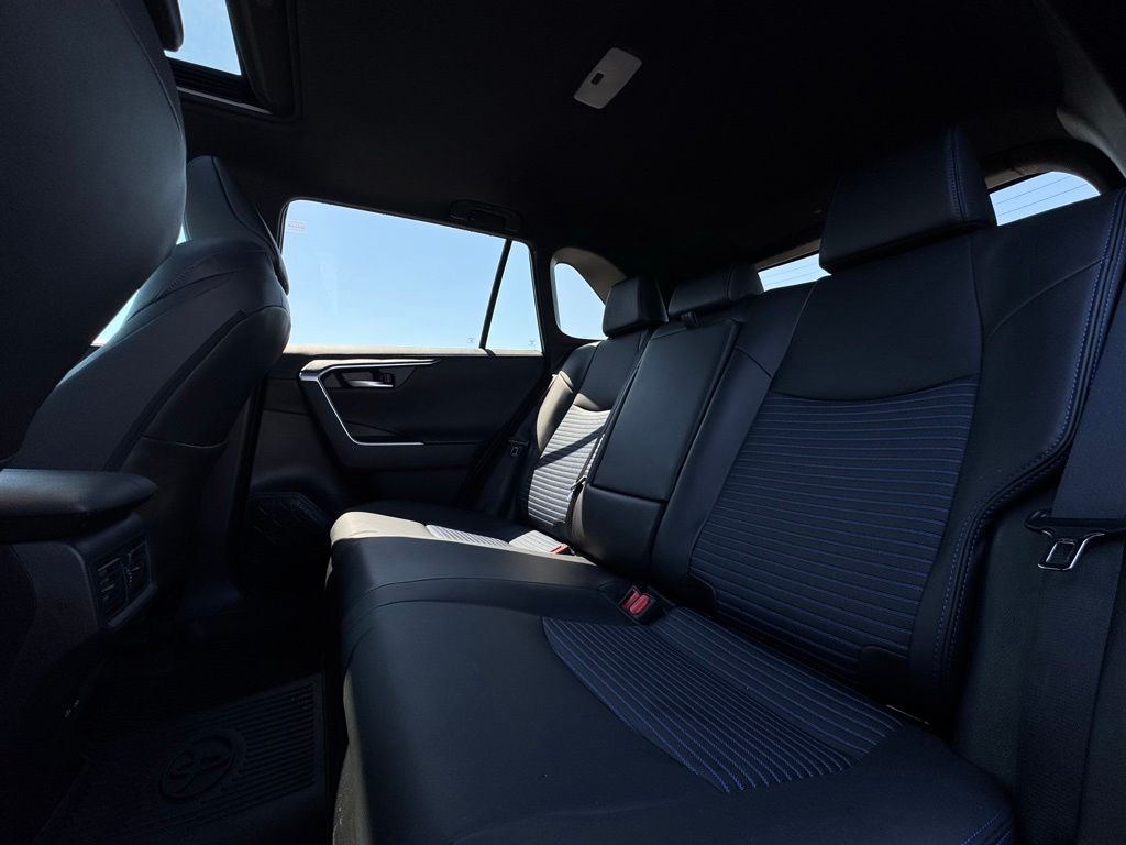 2025 Toyota RAV4 Hybrid XSE Wind Chill Pearl/Midnight Black Metallic - Jim Hudson Acura - Image 19