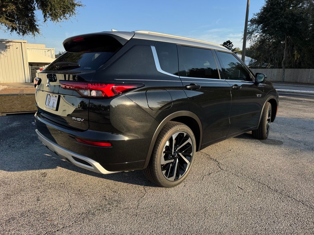 2025 Mitsubishi Outlander SEL Platinum GT photo 4