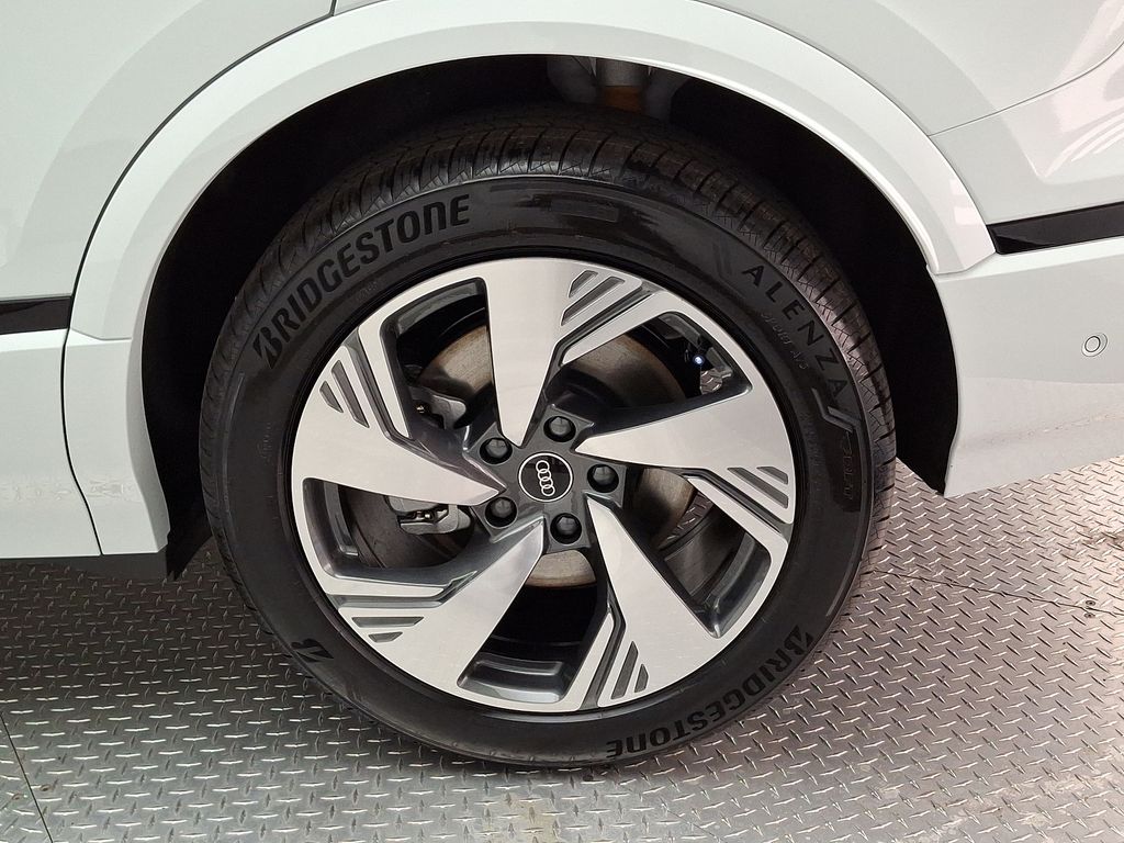2025 Audi e-tron Premium 5