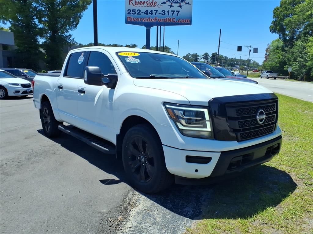 2023 Nissan Titan SV Crew Cab 4WD