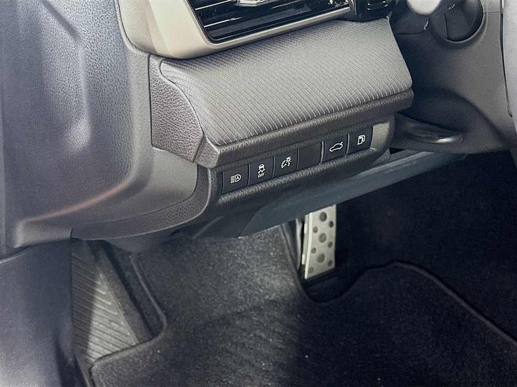 Thumbnail: 2025 Toyota Camry - 10