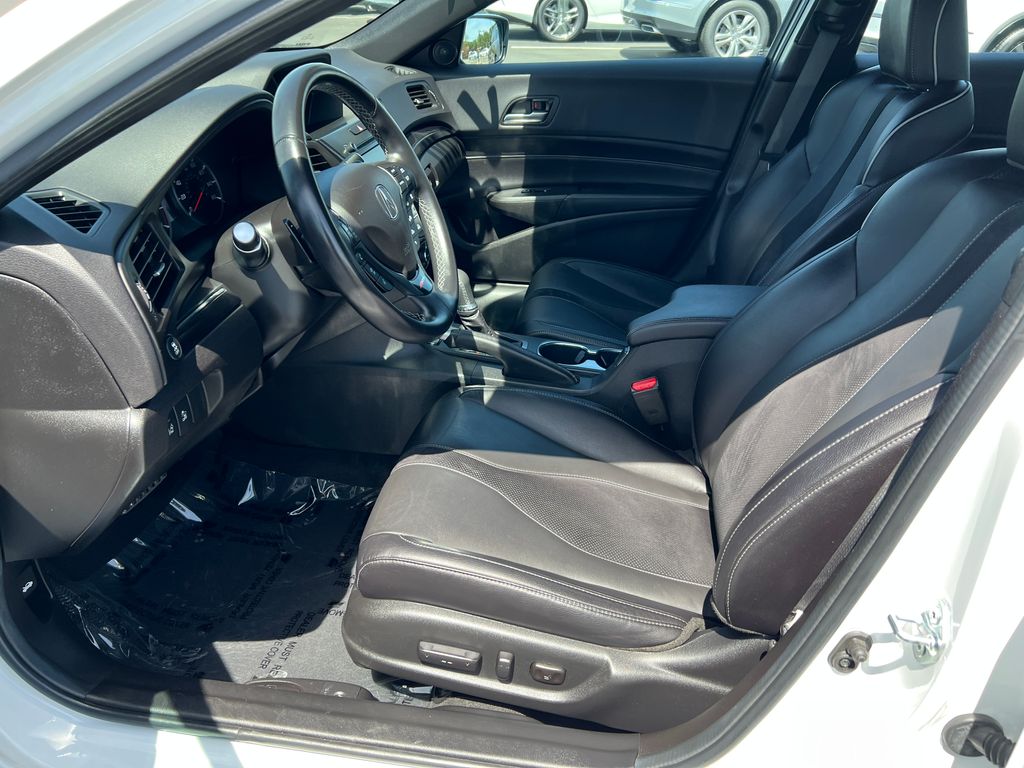 2022 Acura ILX Premium 13
