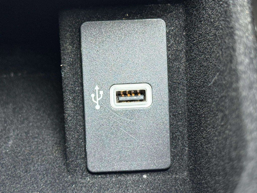 Used 2017 Midnight Sapphire Blue Metallic Lincoln Reserve image 13