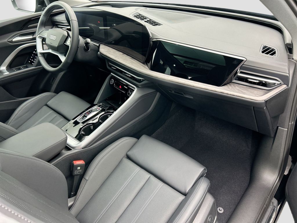 Thumbnail: 2025 Audi Q5 - 16