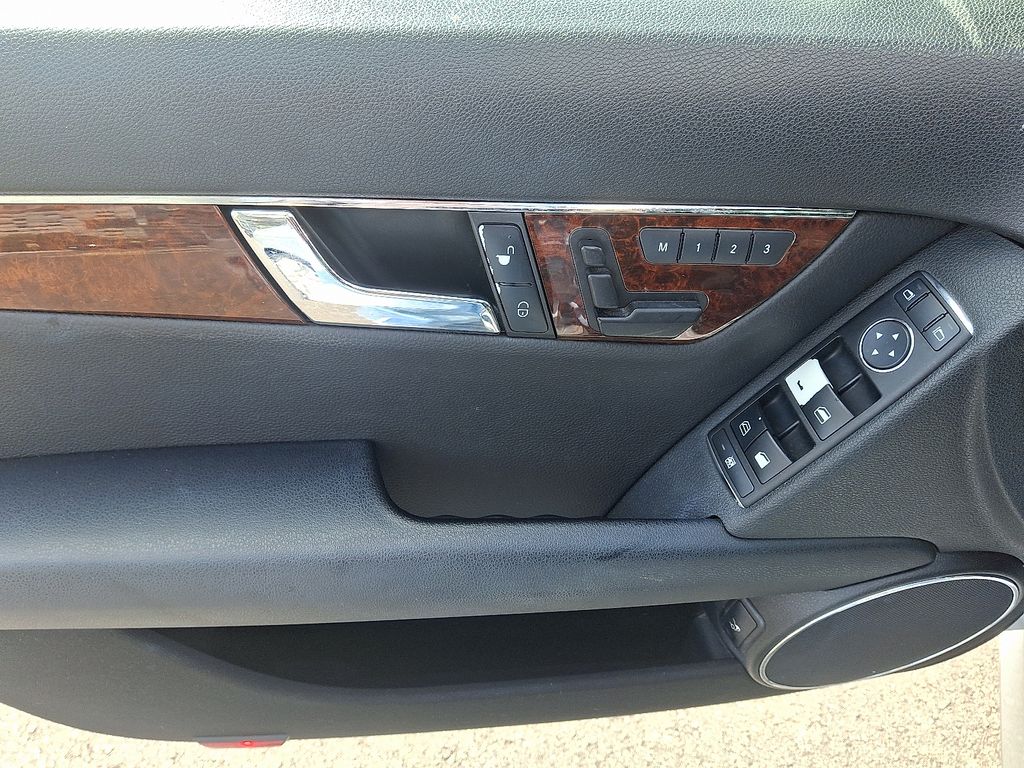 Thumbnail: 2009 Mercedes-Benz C-Class - 12