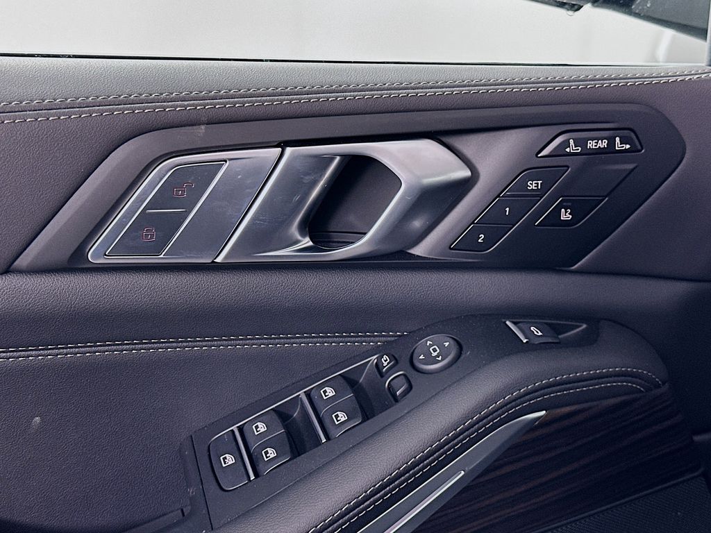 Thumbnail: 2026 BMW X7 - 20
