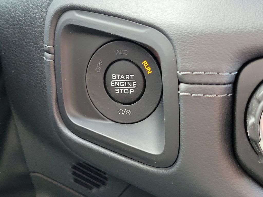 New 2026 White Jeep Mojave image 31