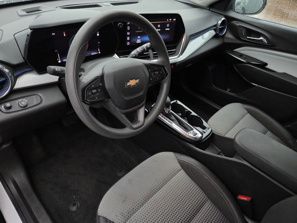 Used 2025 Chevrolet Trax SUV