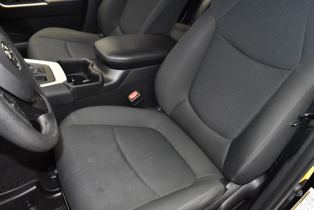 2022 Toyota RAV4 LE 14