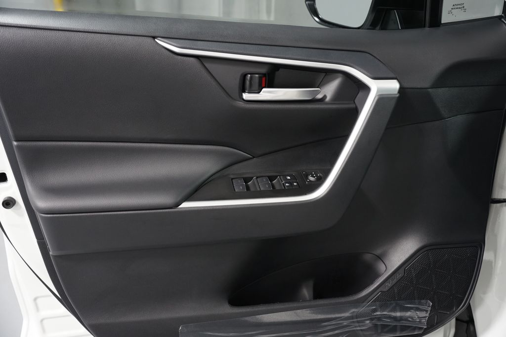 Thumbnail: 2025 Toyota RAV4 - 30