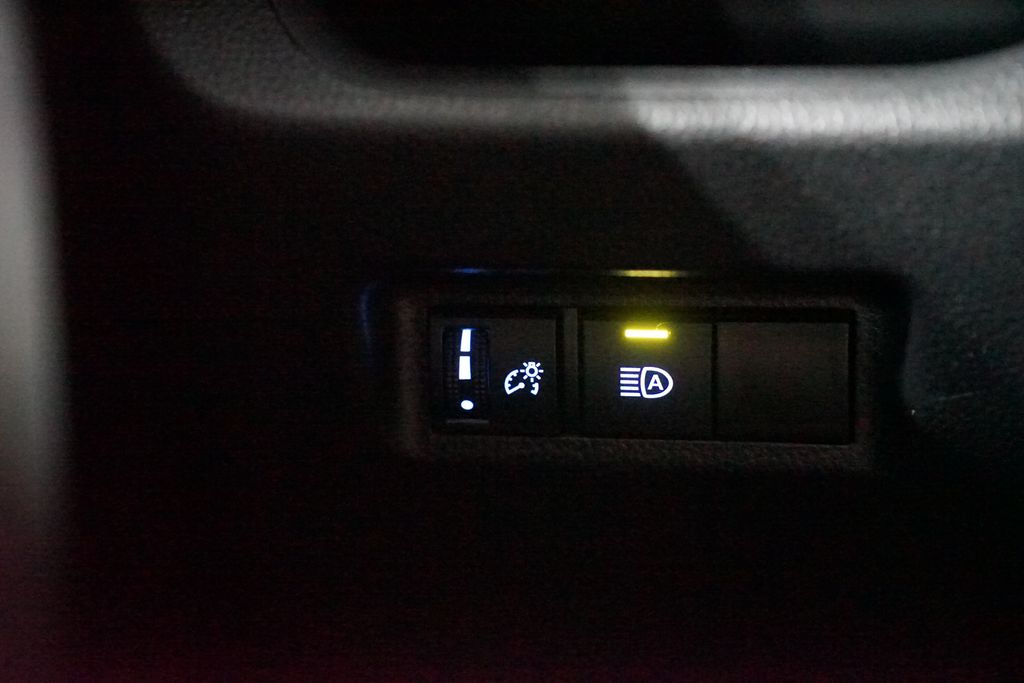 Thumbnail: 2021 Toyota RAV4 - 22