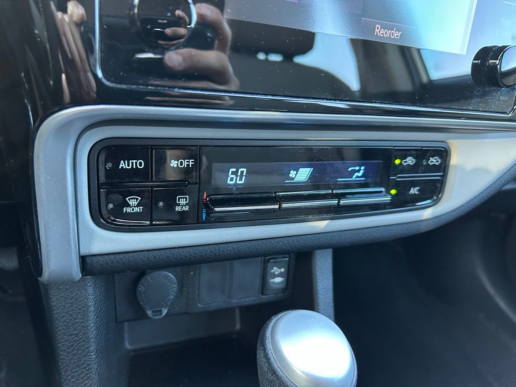 2018 Toyota Corolla LE 26