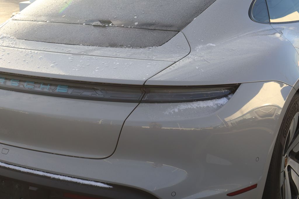 Thumbnail: 2022 Porsche Taycan - 9