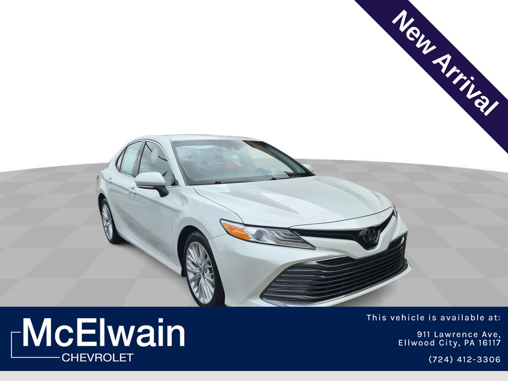 White (Wind Chill Pearl) 2018 Toyota Camry Sedan Front-Wheel Drive 8-Speed Automatic
