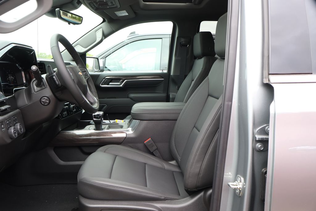 2025 Chevrolet Silverado 1500 LTZ 14