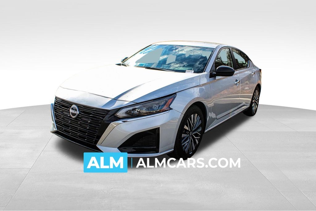 Brilliant Silver Metallic 2024 Nissan Altima Sedan Front-Wheel Drive Continuously Variable Transmission