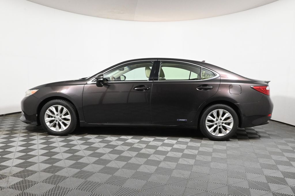 Thumbnail: 2013 Lexus ES - 2