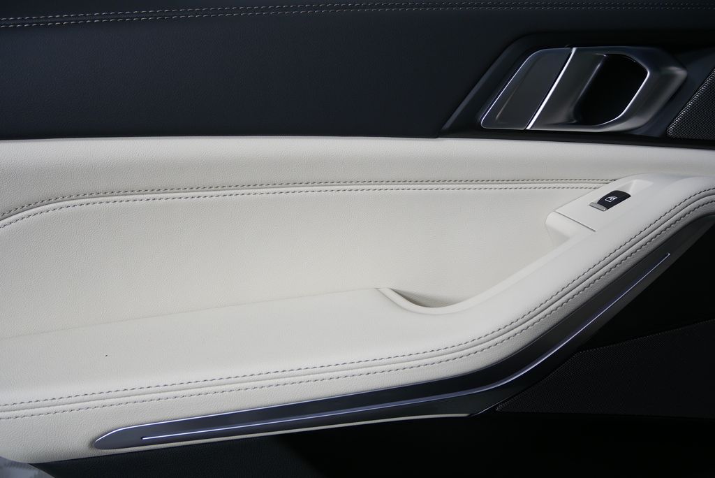 Thumbnail: 2026 BMW X5 - 13