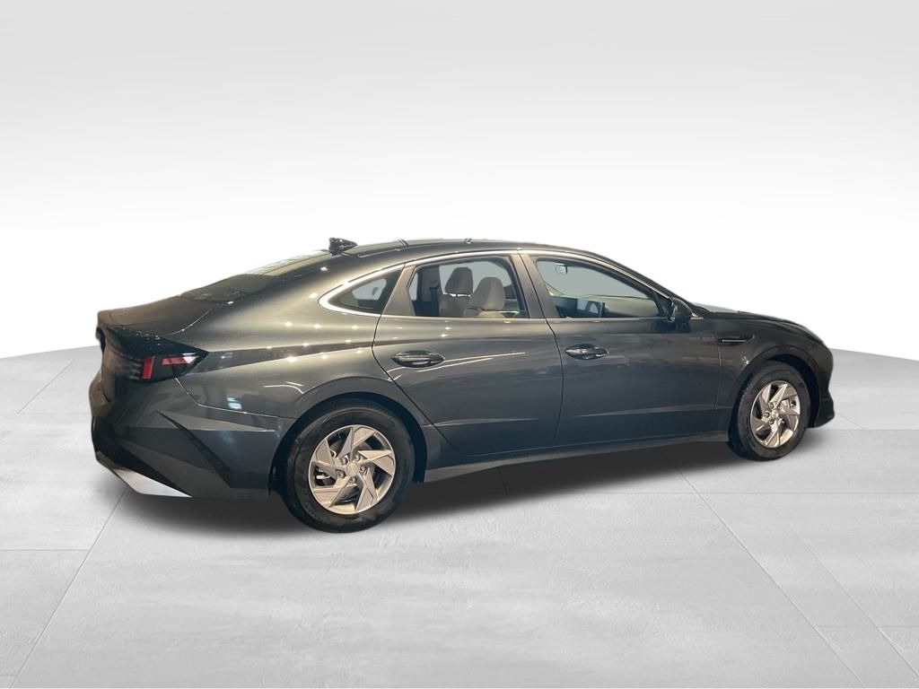New 2026 Gray Hyundai SE image 3