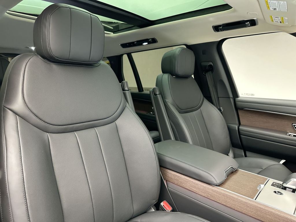 2025 Land Rover Range Rover SE 5