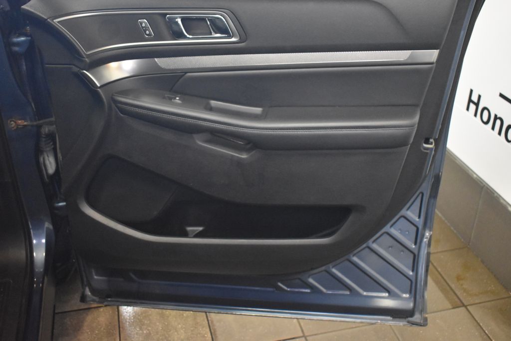 Thumbnail: 2018 Ford Explorer - 32
