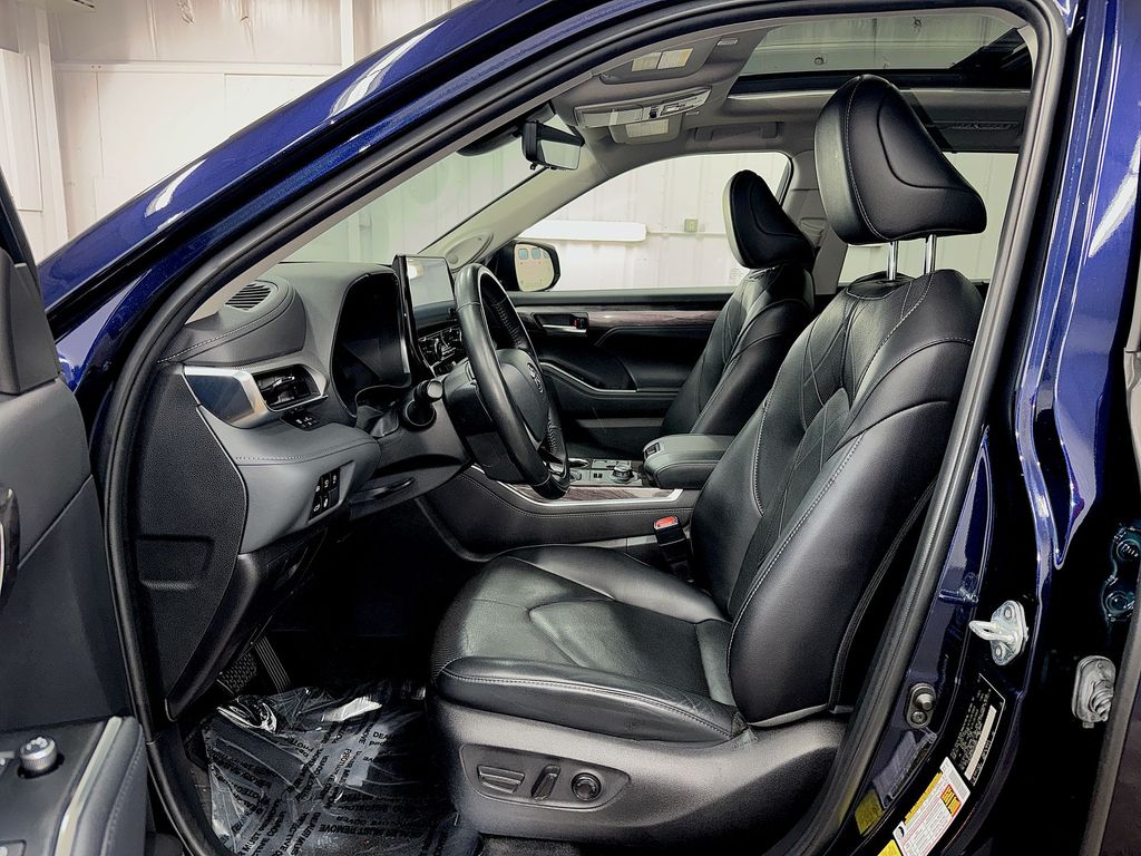 Used 2023 Toyota Highlander SUV