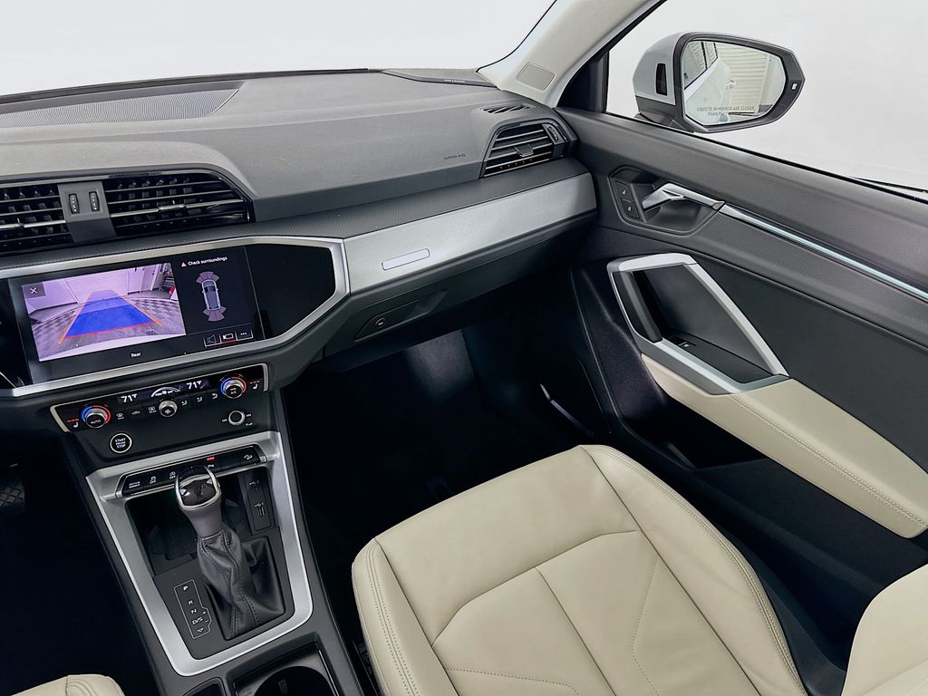 Thumbnail: 2021 Audi Q3 - 24