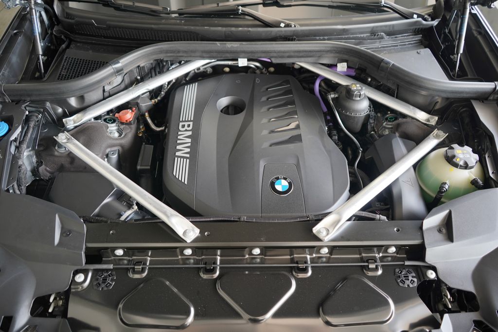 Thumbnail: 2026 BMW X7 - 21