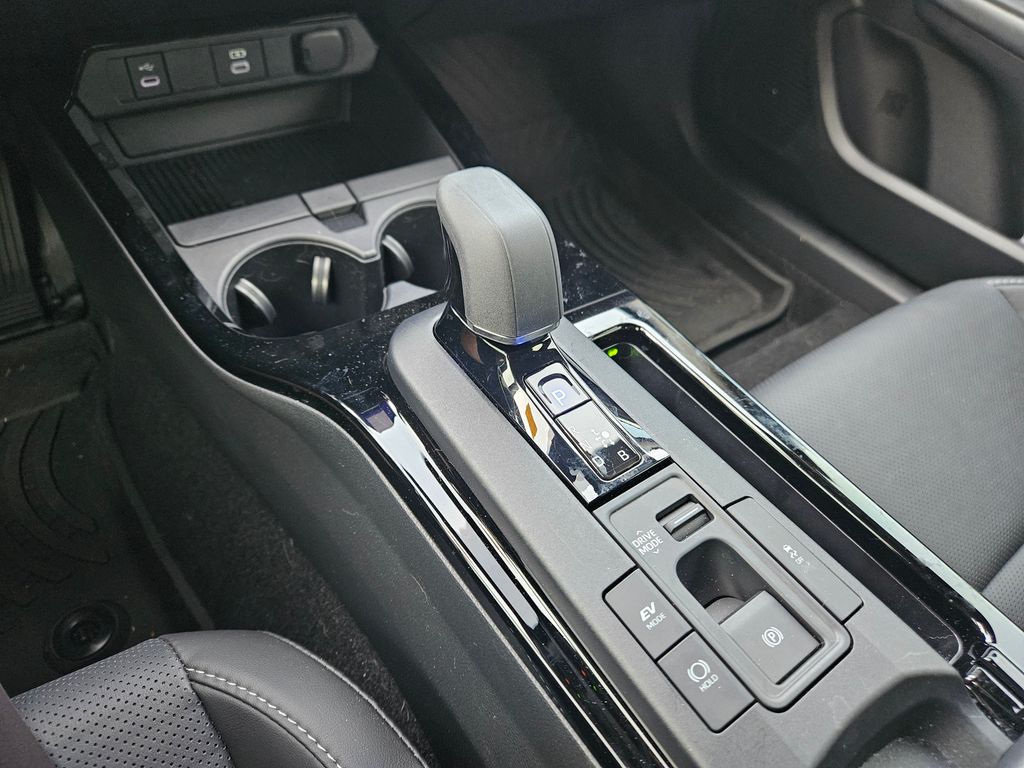2025 Toyota Prius Limited 29