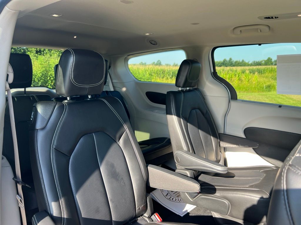 Used 2023 Chrysler Pacifica Van
