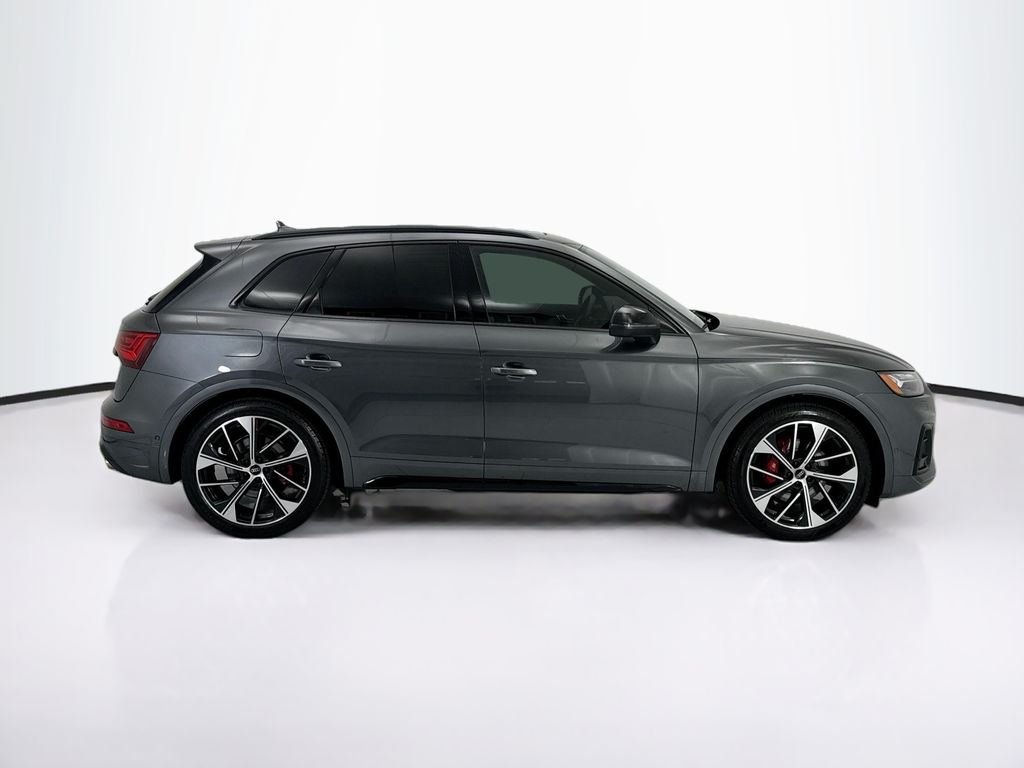 Thumbnail: 2023 Audi SQ5 - 4