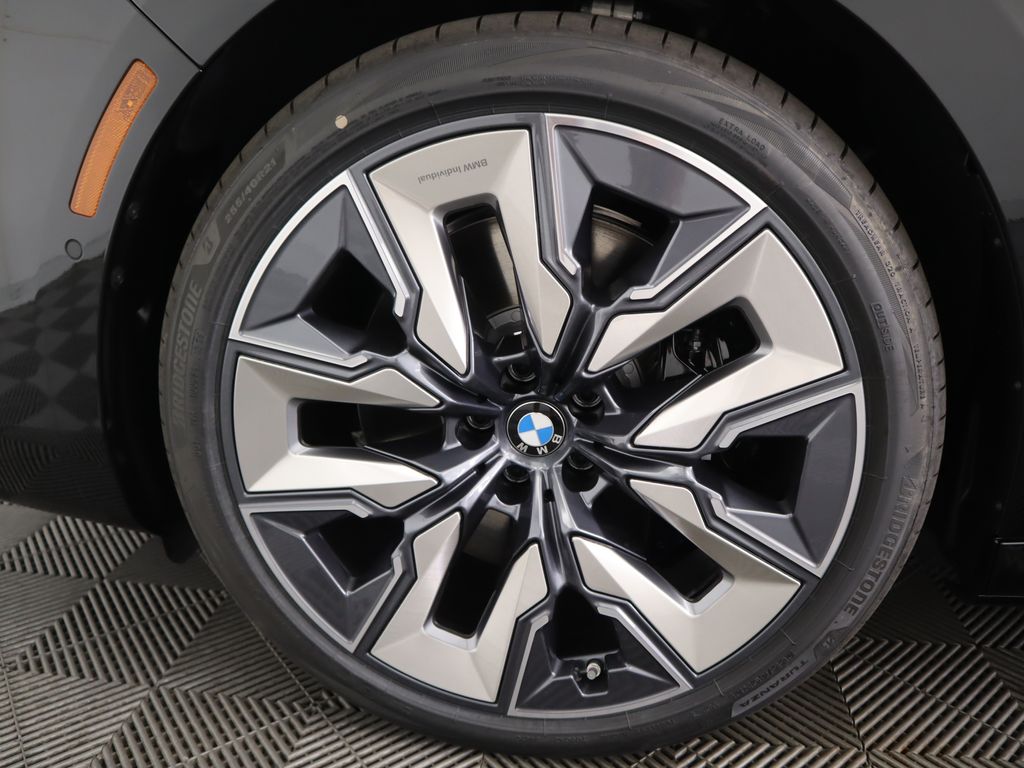 Thumbnail: 2025 BMW 7 Series - 32