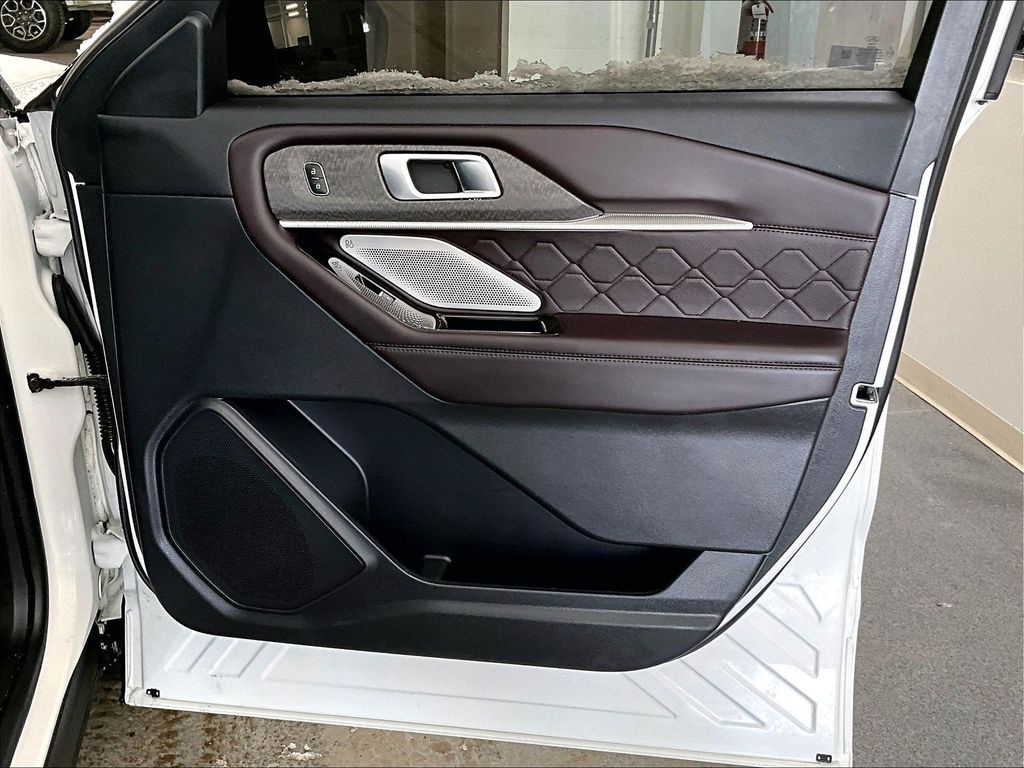 2025 Ford Explorer — photo 12