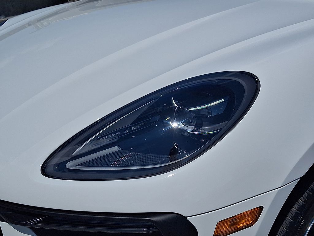 Thumbnail: 2026 Porsche Macan - 11