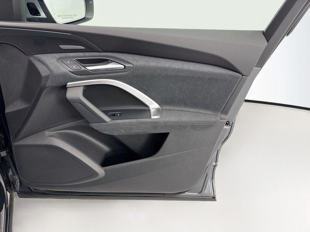 Thumbnail: 2026 Audi SQ5 - 24
